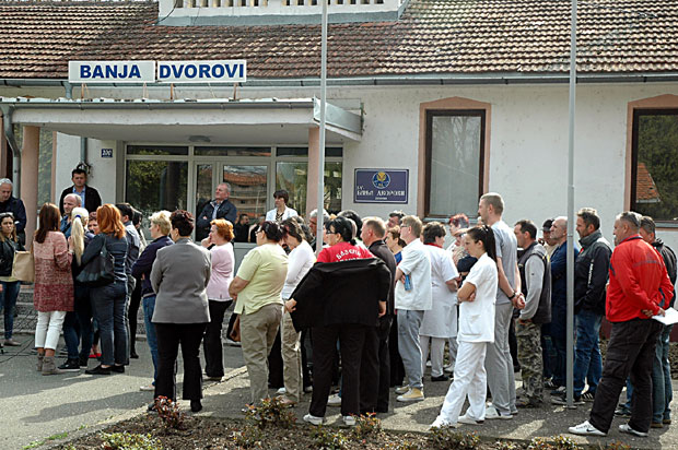 Бања пуштена низ воду
